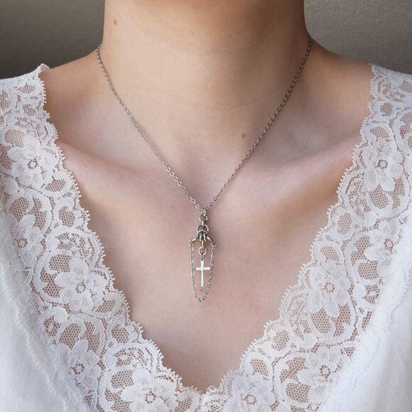 Gothic cross necklace with a small silver chain ✦ medieval chainmaille necklace - Picture 2 of 9